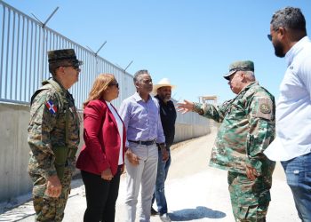 El ministro de la Presidencia, Joel Santos Echevarría, durante una visita a Dajabón en la que supervisaba los avances de la verja.