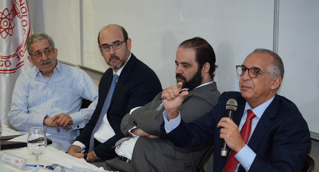 el pasado rector rafael toribio coordina el diálogo dia