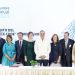 El presidente Luis Abinader junto a sectores firmantes del acuerdo. | Fuente externa.