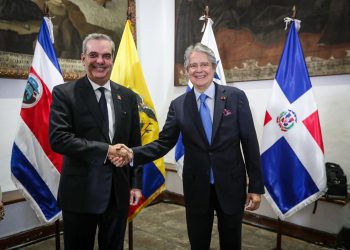 El presidente Luis Abinader y su homólogo de Ecuador, Guillermo Lasso. | Fuente externa.