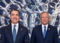 El presidente ejecutivo de Banreservas, Leonardo Aguilera y el presidente ejecutivo del Banco Popular, Christopher Paniagua, durante el encuentro realizado en la sede de Banreservas.
