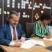 El representante de UNICEF y la directora general de la ONE al momento de la firma del convenio. | Fuente externa.