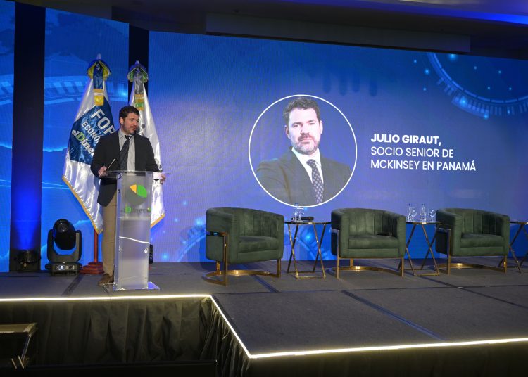 Durante el Foro elDinero 2025, el socio senior de McKinsey & Company en Panamá, Julio Giraut, enfatiza que la región enfrenta un punto de quiebre que exige cambios estratégicos.