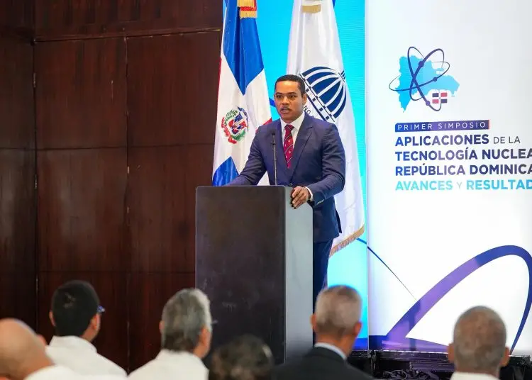 Corporán destacó que implementar energía nuclear en República Dominicana contribuiría con los planes de descarbonización de la industria energética.