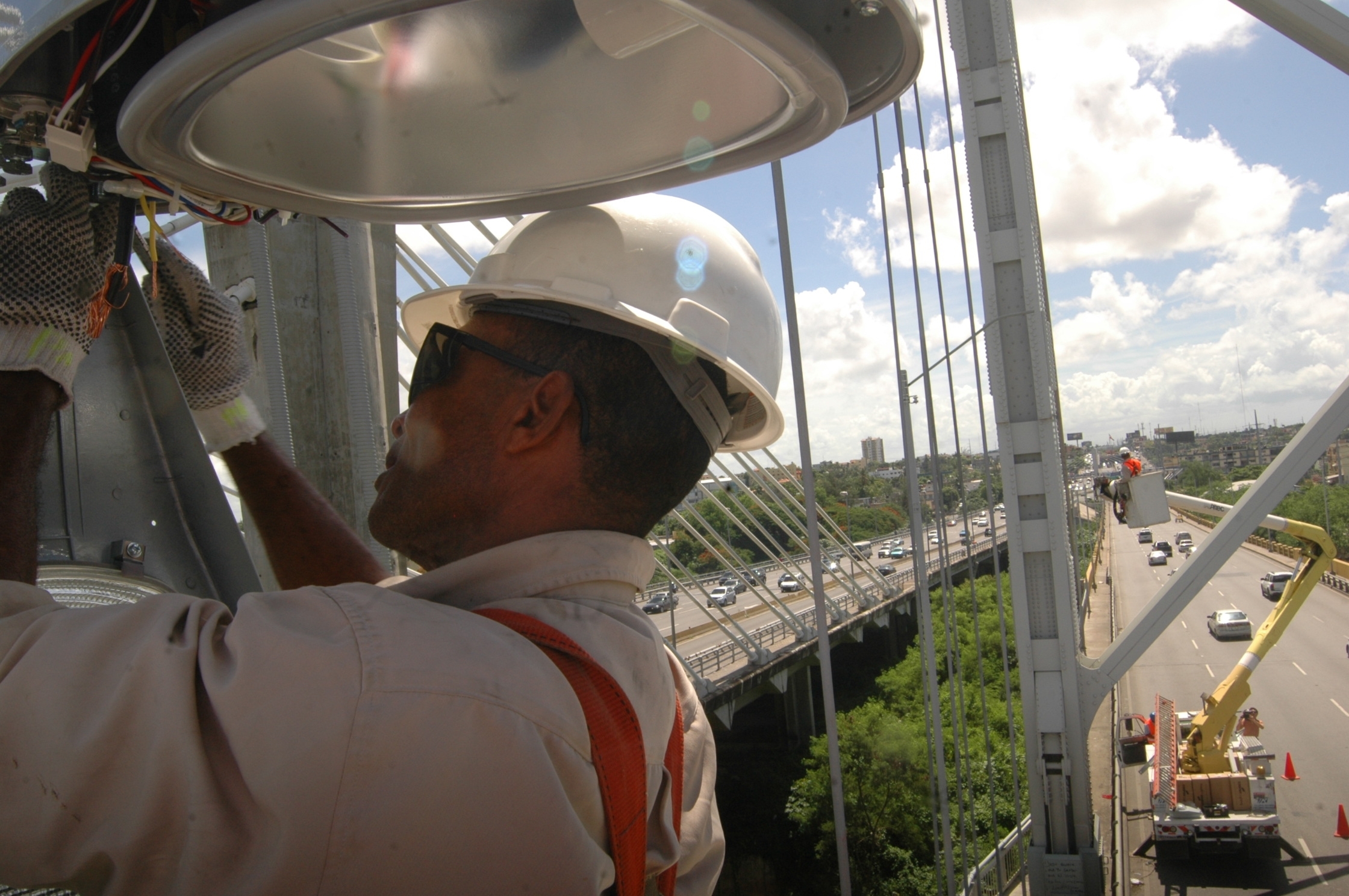 Precisan que hoy se debe más que nunca, porque los recursos captados por las distribuidoras no se han destinado al pago de su principal compra. Foto: Archivo elDinero.