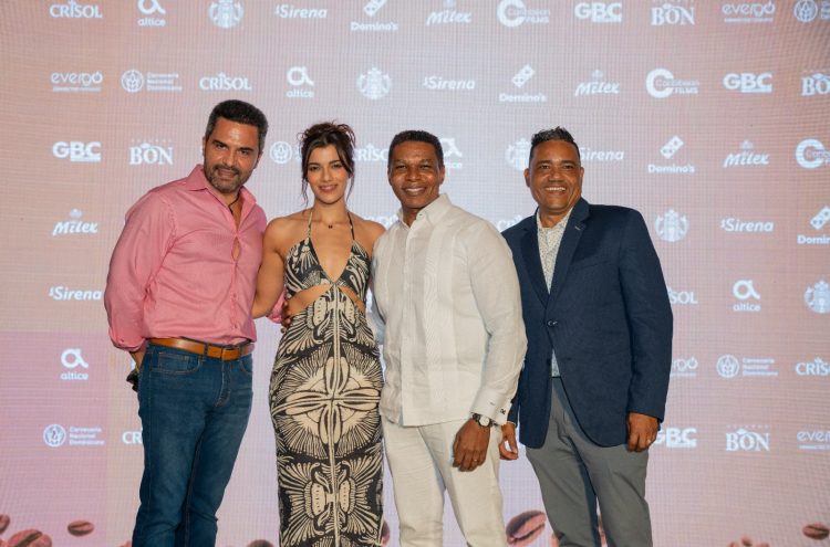 Elenco principal Manny Pérez, Nashla Bogaert, Raymond Pozo y Miguel Céspedes. | Fuente externa.