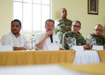 Durante el encuentro, los comerciantes, manifestaron sus inquietudes a las autoridades de cómo se puede mejorar el intercambio comercial con Haití. - Fuente externa.