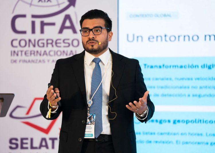 Eliecer Alberto Castillo explica que el papel del oficial de cumplimiento es evaluar el impacto que determinadas decisiones pueden tener sobre la sostenibilidad del negocio.