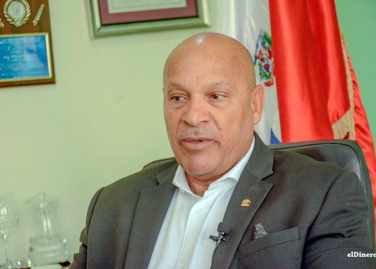 Eliseo Cristopher considera lenta actividad de la construcción.