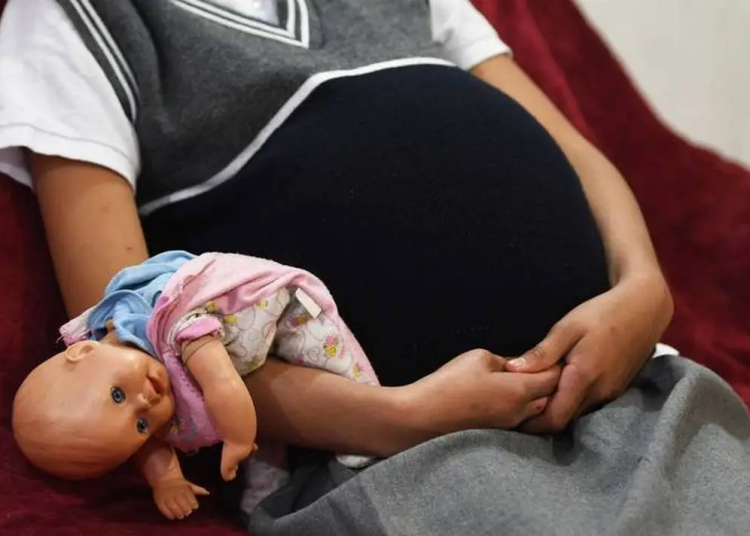 En cuanto a los partos en 2022, el 52.8% (13,376) fueron por vía vaginal y el 39.6% por cesáreas. - Fuente externa.