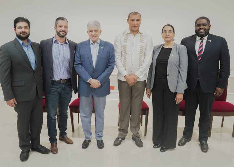 Emilio Melgen, Guy Nae, Eduardo Estrella, Santiago Zorrilla y José David Montilla.