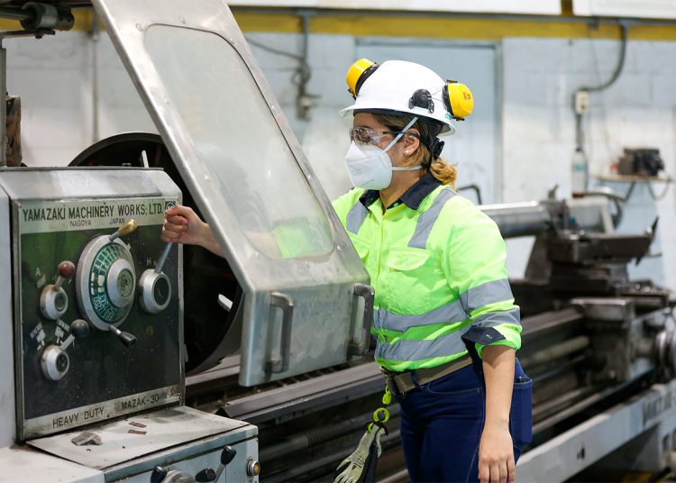 Presencia femenina en el sector laboral va en crecimiento.