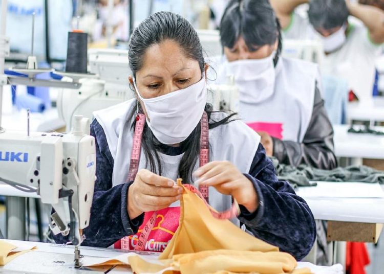 La cifra fue menor a la de 2022, cuando los trabajadores que ganaron un sueldo por debajo del rango mínimo fueron 8,551,319 o un 49.3% del total de empleados.