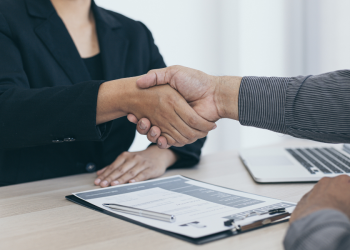 En marzo, la subida del salario medio había sido del 5.1% interanual.