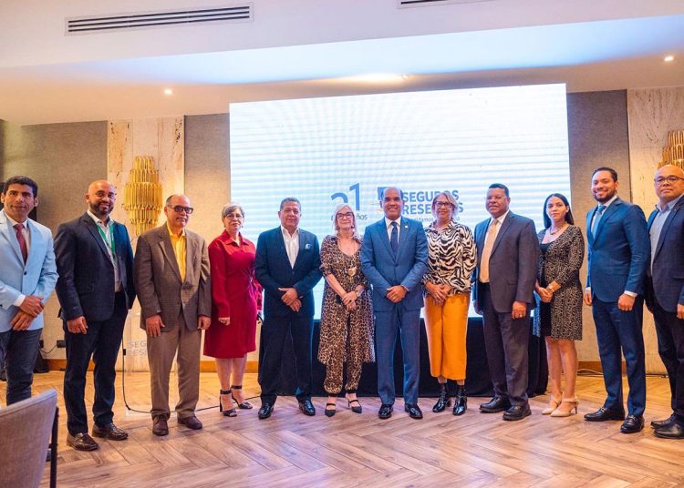 El vicepresidente ejecutivo de Seguros Reservas, Víctor Rojas, sostuvo un encuentro con periodistas para compartir los resultados.