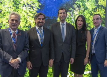 Enrique Gallango, miembro del Consejo Administrativo de CEPM; Oscar San Martín, gerente general; Roberto Herrera, director ejecutivo; Claudia Castillo y Antonio Martorell, del equipo comercial. Fuente externa.