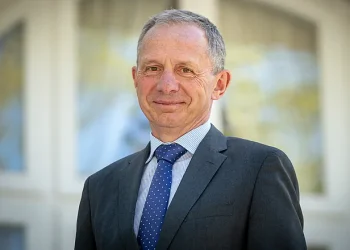 La transición se da después de que PayPal reportara un beneficio e ingresos por debajo de lo esperado por los analistas.