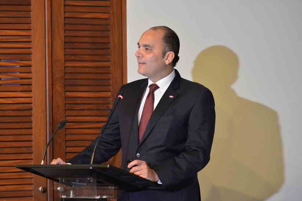 enrique ramirez, director de aduanas