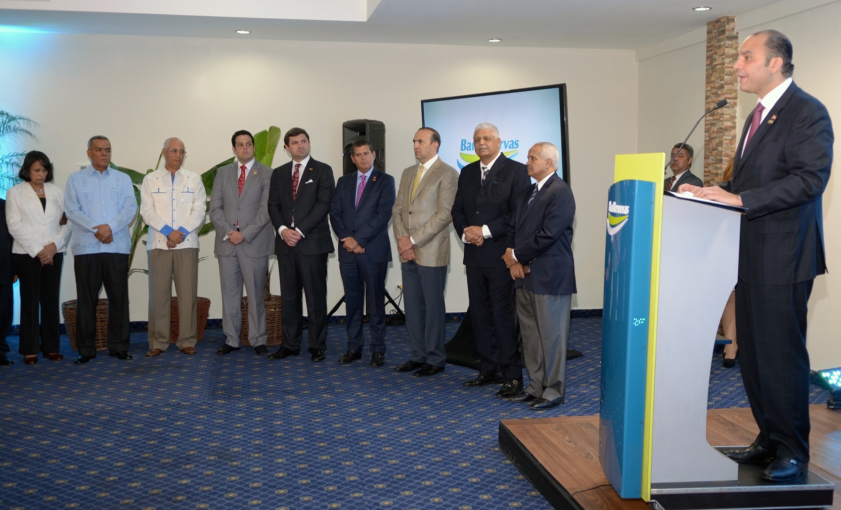 Enrique Ramírez Paniagua, dirigentes agropecuarios y de BanReservas durante el acto de lanzamiento del Prospera./elDinero