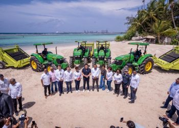 Entrega equipos limpieza playas - Fuente externa.