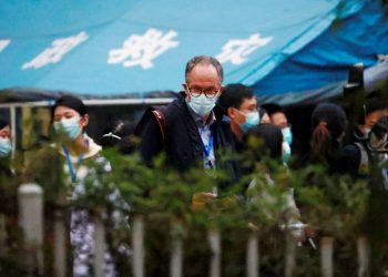 Peter Ben Embarek, miembro del equipo de científicos de la OMS encargado de investigar los orígenes del covid-19, finaliza una visita al hospital provincial integrado de medicina china y occidental en la ciudad de Wuhan, provincia de Hubei. | Thomas Peter, Reuters.