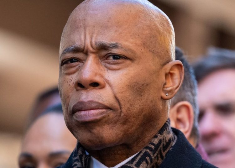 Los cargos fueron presentados después de que recientemente los fiscales federales exigieran a la Alcaldía que revelara todas las comunicaciones entre la administración de Adams con Turquía y otros cinco países.