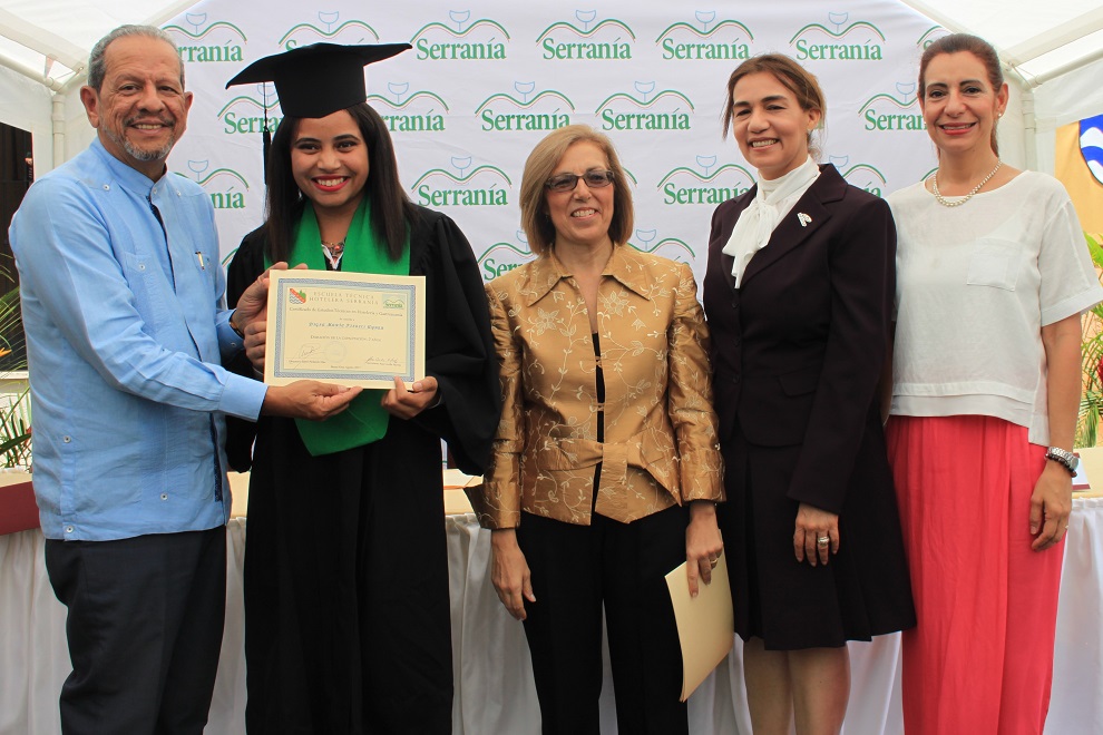 ernesto veloz, digna pinares, maribel pichardo, arisleyda tineo y myra ortiz.