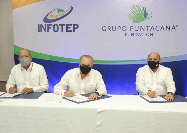 Ernesto Veloz, Frank Rainieri y Rafael Santos Badía.