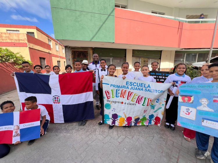 Liceo Juana Saltitopa, cuya estructura permanece en desuso mientras la sobrepoblación estudiantil afecta la calidad educativa de la zona. / Fuente de foto: Escuela Juana Saltitopa Los Alcarrizos