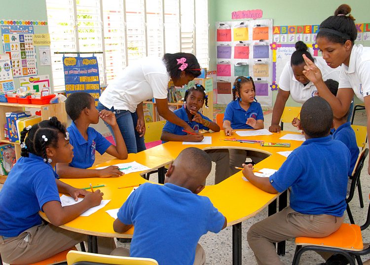 Escuela clases presenciales rd