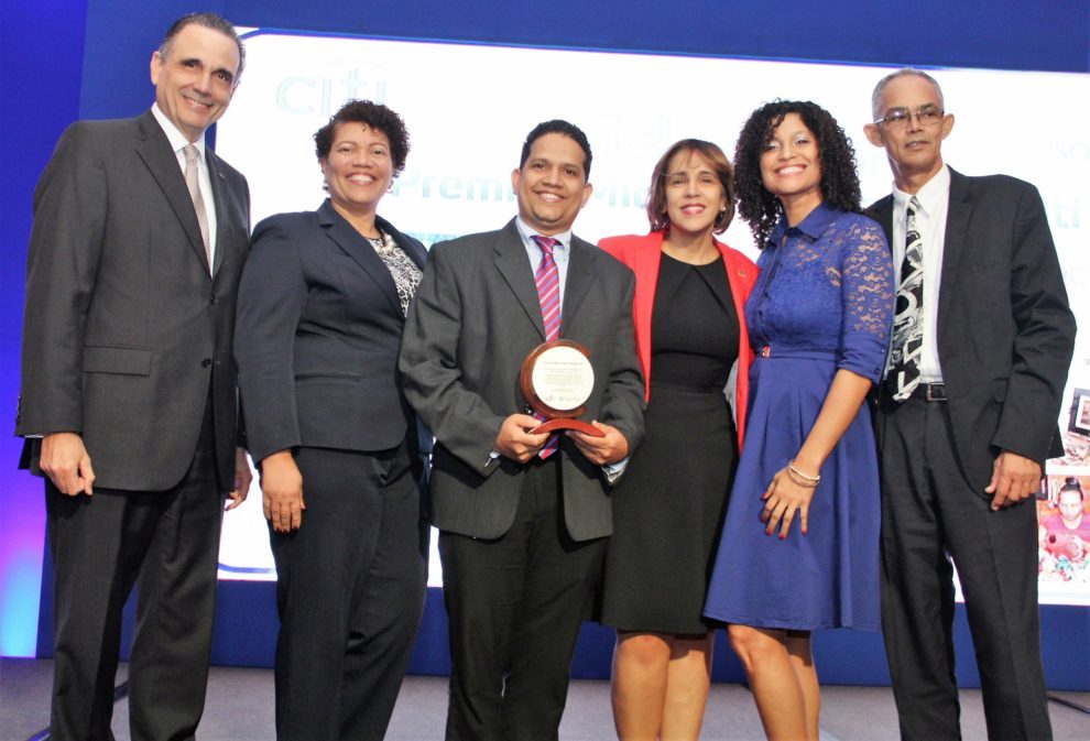 esperanza internacional máximo vidal, nelly ulerio, vicente sánchez, mercedes canalda, alexandra nuñez y pedro castillo