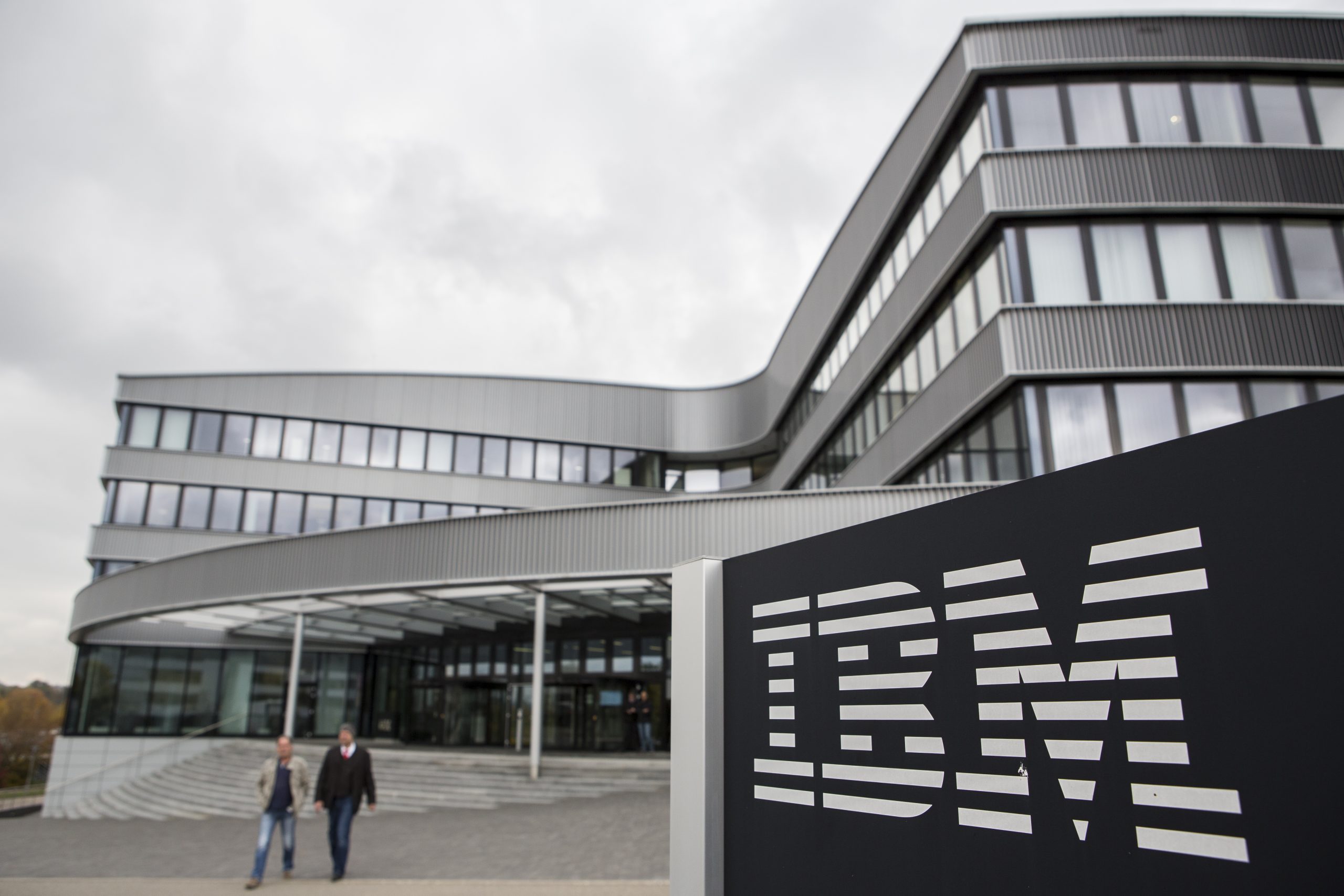 economía. ibm ofrece gratuitamente a los gobiernos su asistente con ia para ayu