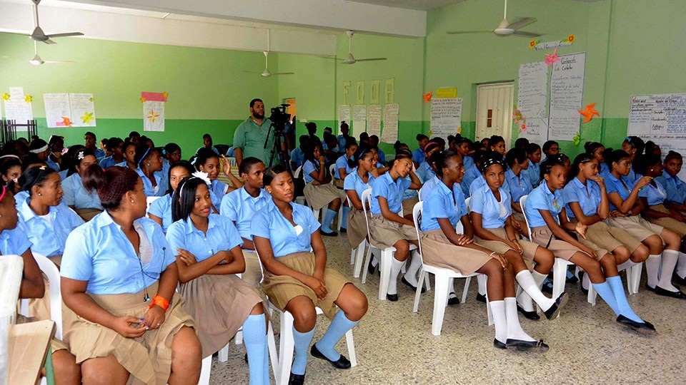 estudiantes adolescentes dominicanas