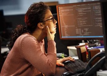 Mujeres trabajadoras en tecnologiá sienten que cobran menos que los hombres. - Fuente externa.