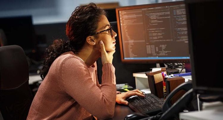 Mujeres trabajadoras en tecnologiá sienten que cobran menos que los hombres. - Fuente externa.