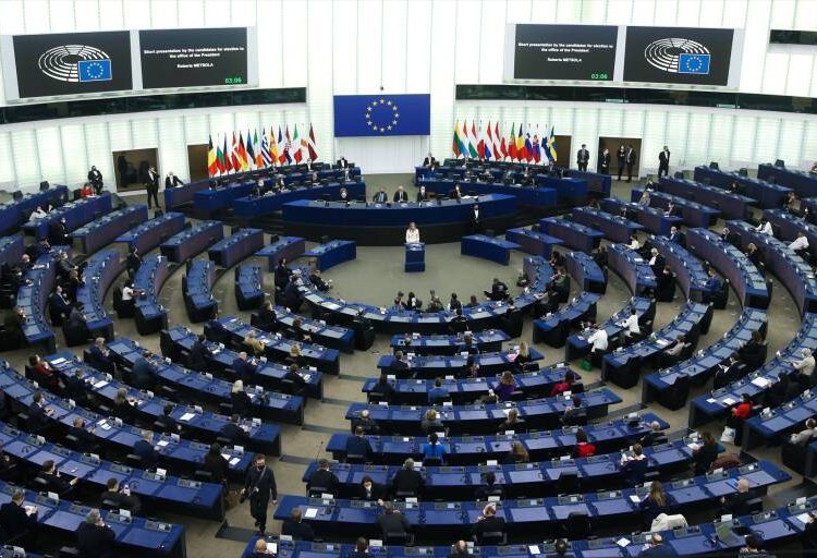 Los eurodiputados han adoptado esta recomendación por 560 votos a favor, 43 en contra y 27 abstenciones, lo que ahora permitirá que el Consejo pueda adoptar la decisión en una votación por mayoría cualificada.