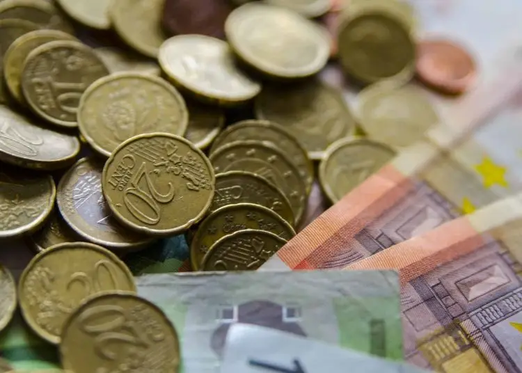 Según la consulta del BCE, los bancos de la eurozona reportaron un nuevo endurecimiento neto (7%) de sus criterios de concesión de préstamos o líneas de crédito a las empresas durante el cuarto trimestre de 2024.- Fuente externa.