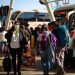Personas con mascarillas en una estación de autobuses en Santiago, Chile. | José Francisco Zuñiga; Agencia Uno vía Europa Press.