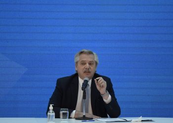 Coronavirus.- Fernández espera poder vacunar de COVID-19 a unos cinco millones de argentinos al mes