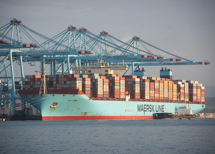 Los buques Maersk Denver y Mary Maersk en el puerto de Algeciras, procedente de el canal de Suez