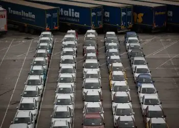 Un conjunto de coches aparcados en el puerto de Barcelona, a 30 de mayo de 2022, en Barcelona, Cataluña (España).- Fuente externa.