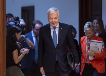 El comisario europeo responsable de Justicia, Didier Reynders, a su llegada para comparecer en la Comisión Mixta para la Unión Europea, en el Congreso de los Diputados, a 29 de septiembre de 2022, en Madrid (España). Durante su comparecencia ha tratado el Informe relativo al Estado de Derecho de 2022 y sus recomendaciones. Representantes de distintas asociaciones de jueces y grupos de la oposición parlamentaria como PP y Ciudadanos participan en la Comisión. Antes de su comparecencia en la Comisión, Reynders se ha reunido con la ministra de Justicia con el fin de llevar a cabo la renovación del Consejo General del Poder Judicial (CGPJ), que lleva casi cuatro años en funciones.
29 SEPTIEMBRE 2022;MADRID;COMISIÓN MIXTA UE;CONGRESO DE LOS DIPUTADOS;DIDIER REYNDERS
Alberto Ortega / Europa Press
29/9/2022