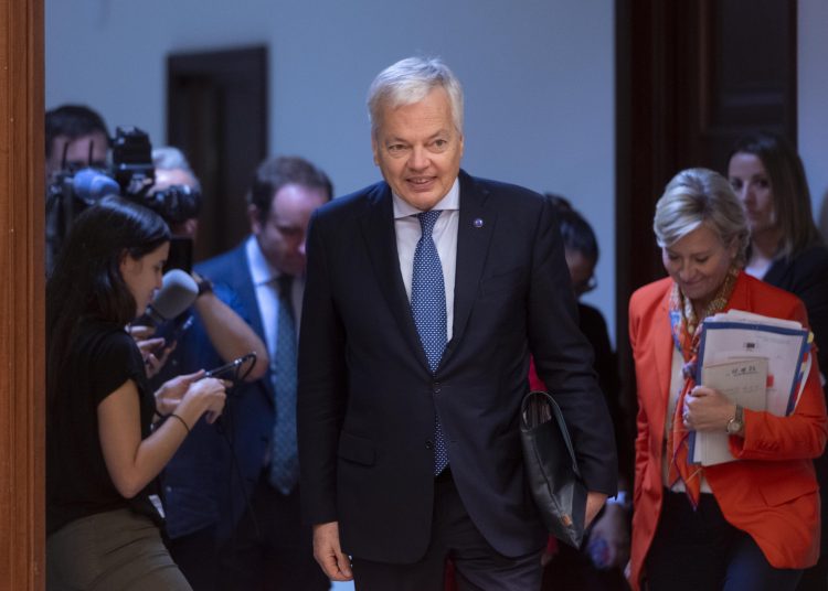 El comisario europeo responsable de Justicia, Didier Reynders, a su llegada para comparecer en la Comisión Mixta para la Unión Europea, en el Congreso de los Diputados, a 29 de septiembre de 2022, en Madrid (España). Durante su comparecencia ha tratado el Informe relativo al Estado de Derecho de 2022 y sus recomendaciones. Representantes de distintas asociaciones de jueces y grupos de la oposición parlamentaria como PP y Ciudadanos participan en la Comisión. Antes de su comparecencia en la Comisión, Reynders se ha reunido con la ministra de Justicia con el fin de llevar a cabo la renovación del Consejo General del Poder Judicial (CGPJ), que lleva casi cuatro años en funciones.
29 SEPTIEMBRE 2022;MADRID;COMISIÓN MIXTA UE;CONGRESO DE LOS DIPUTADOS;DIDIER REYNDERS
Alberto Ortega / Europa Press
29/9/2022