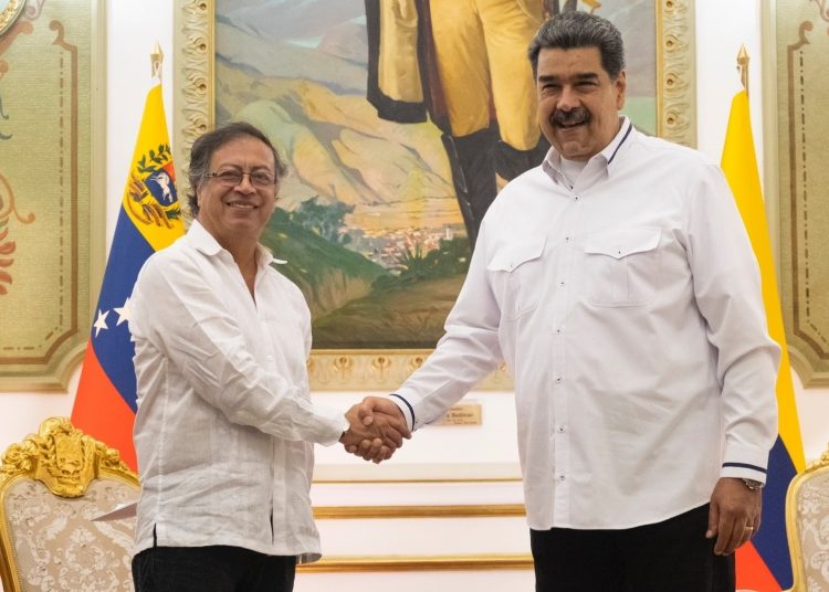 El presidente de Colombia, Gustavo Petro, y el presidente de Venezuela, Nicolás Maduro, durante la reunión bilateral en el Palacio de Miraflores, Caracas
PRESIDENCIA DE COLOMBIA
08/1/2023
