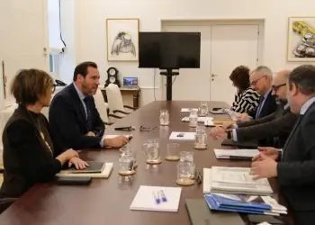 Reunión en el Ministerio sobre los corredores atlántico y mediterráneo

REMITIDA / HANDOUT por MITMA
Fotografía remitida a medios de comunicación exclusivamente para ilustrar la noticia a la que hace referencia la imagen, y citando la procedencia de la imagen en la firma
27/12/2024