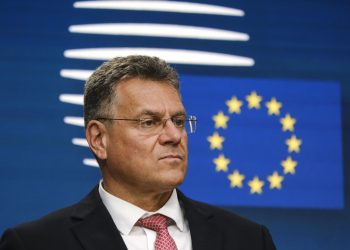 El comisario de Comercio, Maros Sefcovic, en una rueda de prensa en Bruselas.

REMITIDA / HANDOUT por ALEXANDROS MICHAILIDIS /EUROPEAN UNION
Fotografía remitida a medios de comunicación exclusivamente para ilustrar la noticia a la que hace referencia la imagen, y citando la procedencia de la imagen en la firma
12/12/2023