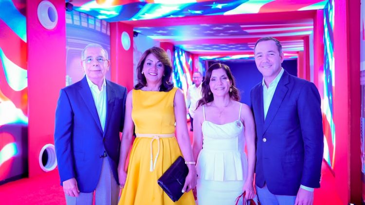 Expresidente Danilo Medina, Candida Montilla de Medina, embajadora Leah Campos y Johnny Pujols.