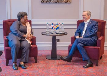 Presidente Luis Abinader, junto a la primera ministra de Barbados, Mia Amor Mattley. - Fuente externa.