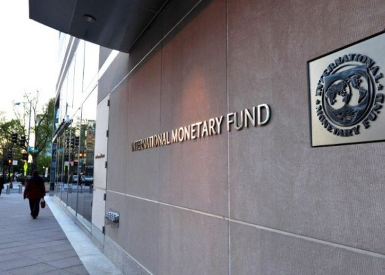 Agrega que la política fiscal debe seguir centrada en la reposición del espacio económico.