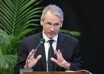 Economía de AL y Caribe crecerá en 2025 un 2.4% y en 2026, un 2.3%, según informe presentado por Esteban Vesperoni.